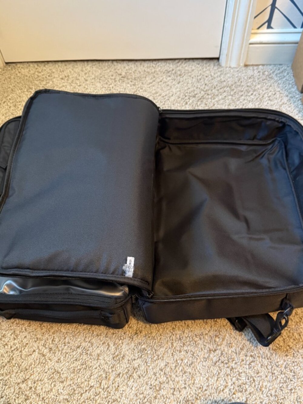 BÉIS Travel The Ultimate Travel Duffle in Black - Picture 3 of 8